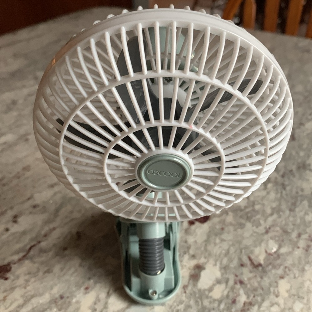 O2COOL Clip On Portable Fan - Picture 3 of 9